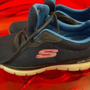 SKETCHERS Air-cooled Memory Foam Light Weight